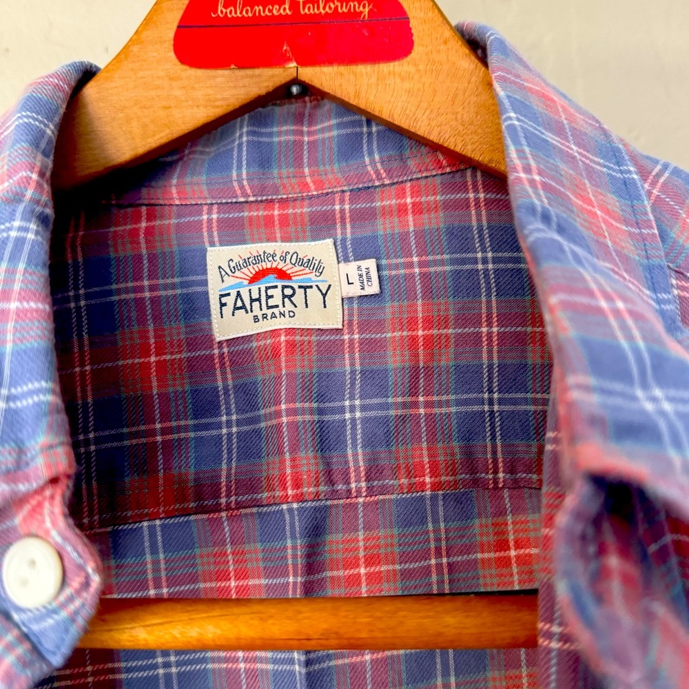 Incredibly soft comfortable and stylish Faherty flannel men’s large